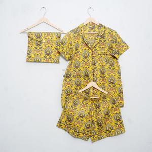 Pyjama moderne pour femme en coton et dentelle, à manches courtes, col en V, imprimé floral, respirant, lavable, coupe trapèze, sexy, pour club de nuit, avec cordon de serrage - Product Image 1