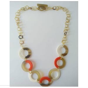 Collar de Cadena de Resina Ecológica Hecho a Mano con Eslabones Graduados, Joyería Religiosa de Moda con Cuerno de Búfalo y Perlas, Diamantes de Imitación - Product Image 3