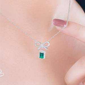 Elegante Collar con Colgante de Piedra Verde Corte Esmeralda y Diamante Cultivado en Laboratorio en Oro Blanco, Collar de Regalo para Ella, Joyería de Diamantes - Product Image 6