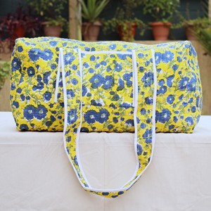 กระเป๋าเดินทางแบบมีซิปขนาดใหญ่ลายดอกไม้สีเหลืองน้ำเงิน  วัสดุผ้า - Product Image 1