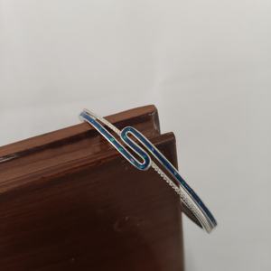 Bracelet en argent sterling 925 avec émail bleu, design trombone, finition rhodiée, moderne, minimaliste, léger, cadeau pour femme - Product Image 3