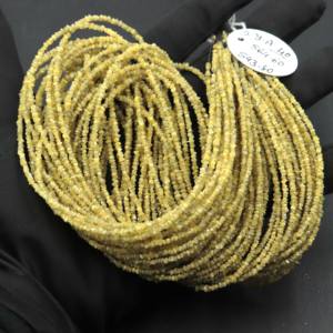 เพชรดิบสีเหลืองแบบไม่เจียระไน ขนาด 2-4 มม. ได้รับการรับรองจาก CMA สำหรับทำเครื่องประดับ - Product Image 1