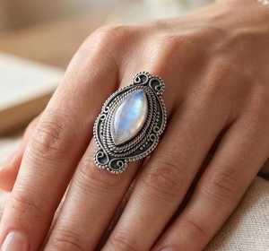 Anillo llamativo de piedra lunar arcoíris Marquise – Anillo gótico de filigrana con gemas azules brillantes, hecho a mano, de plata, regalo para ella - Product Image 6