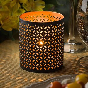 Porte-bougie votif rond en métal noir avec découpe décorative, résistant à la chaleur, pour la décoration intérieure et l'éclairage - Product Image 1
