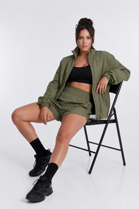 Ensemble de survêtement sportif léger 2 pièces pour femme : veste coupe-vent courte à fermeture éclair et pantalon, idéal pour la course, la gym et le fitness - Product Image 5
