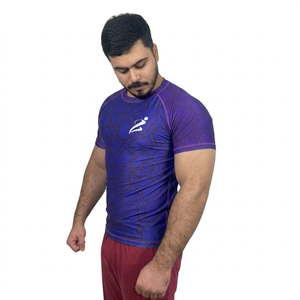 เสื้อรัดกล้ามเนื้อผู้ชายแบบสั่งทำพิเศษ คุณภาพสูง สำหรับ BJJ MMA แห้งเร็ว เหมาะสำหรับเล่นเซิร์ฟและว่ายน้ำ - Product Image 6