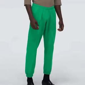 Ensemble de jogging slim pour homme 100 % coton, motif uni imprimé, avec logo personnalisé et col à capuche, idéal pour la gym et le sport - Product Image 6