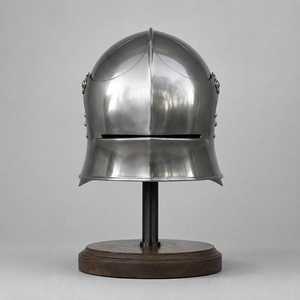 Casco Barbuta de Acero Inoxidable Plateado Hecho a Mano, Estilo Antiguo, Armadura de Caballero, Pieza de Arte Coleccionable, Acabado Pulido - Product Image 2