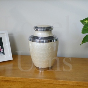 โกศบรรจุอัฐิสำหรับผู้ใหญ่ขนาดกลาง ดีไซน์หรูหรา สง่างาม ให้ความรู้สึกผ่อนคลาย - Product Image 4