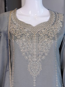 Derniers modèles de salwar kameez pour femmes, tenues de mariée pour mariage et fêtes, provenant d'un fournisseur et exportateur indien. - Product Image 6