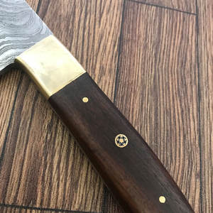 Couteau de chef professionnel de haute qualité en acier Damas, pour droitier, avec étui en cuir, manche ergonomique en bois durable, fait main - Product Image 4