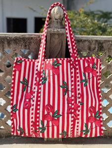 Sac à bandoulière matelassé en coton imprimé élégant, parfait pour les mariages, les fêtes et le quotidien - Product Image 6