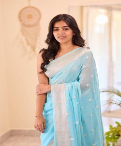 Sari de seda azul claro con borde blanco y lunares, ropa tradicional india para mujer, informal, para todas las estaciones, listo para enviar. - Product Image 4