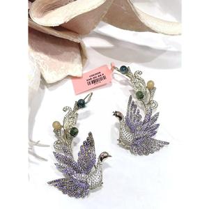 Encantador Pendiente de Oreja Fusion con Toque Brillante para Mujeres y Niñas, Ideal para Looks de Noche y Fiestas - Product Image 1