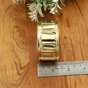 Breites Messing-Armreif Vintage Geometrischer Statement-Armreif Polierter Goldton Offener Armreif, Unisex Modeschmuck - Product Image 2