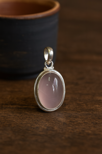 Pendentif en argent sterling 925 avec cabochon ovale en quartz rose naturel, plaqué or rose 18 carats et or jaune, bijoux faits à la main - Product Image 4