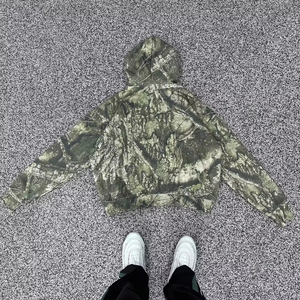 เสื้อฮู้ดดี้คุณภาพสูงแบบซับลิเมชั่น ผลิตในปากีสถาน รับทำโลโก้ตามสั่งสำหรับผู้ชาย ในราคาขายส่ง - Product Image 1