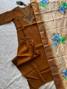 Kurti en rayonne marron avec col en V brodé et détails perlés pour femme, style traditionnel indien et pakistanais, tenue décontractée - Product Image 6