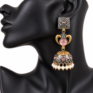 Boucles d'oreilles chandelier bicolores en argent oxydé plaqué or antique, vente en gros |   Fleur vintage en pierre imitation perle Monalisa - Product Image 5