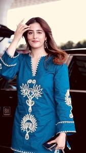 Ensemble coordonné élégant bleu pour femmes – Ensemble Kurti et pantalon brodés de fleurs |   Collection de vêtements ethniques décontractés - Product Image 5