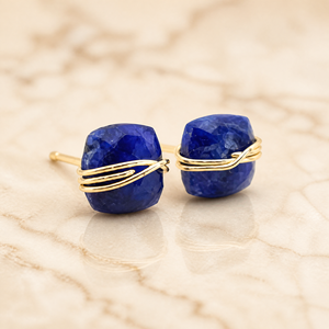 Boucles d'oreilles clous en saphir faites à la main, enroulées de fil, taille coussin, pierres précieuses facettées, pour femmes, bijoux personnalisés OEM, vente en gros - Product Image 1