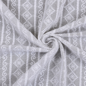 Tela de encaje con bordado Schiffli para abayas, caftanes, prendas de moda, textiles al por mayor, exportación, diseño personalizado, suministro premium del Reino Unido. - Product Image 1