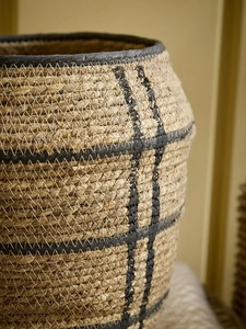 Juego de 2 cestas redondas de mimbre marino con rayas negras irregulares. Cesta de almacenamiento hecha a mano. Venta al por mayor. Ecológico. Hecho en Vietnam. - Product Image 4
