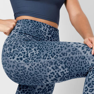 Leggings de Mujer Transpirables de Alta Calidad, Fabricación Pakistaní, Ajuste Delgado, Spandex/Nylon, Pantalones Sólidos con Efecto Scrunch Butt, Personalizables - Product Image 3