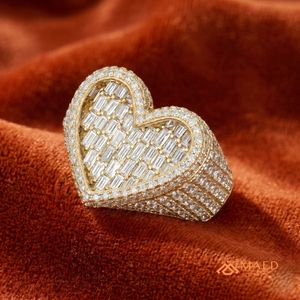 Anillo de Moissanita con Corazón, Chapado en Oro, con Pavé de Baguettes, Anillo Elegante de Lujo para Hombre y Mujer, Estilo USA - Product Image 5