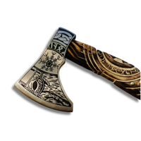 Hache Viking Artisanale avec Lame en Acier Carbone, Design à Dos Plat, Manche en Bois de Frêne Gravé, Fourreau en Cuir, Lame de 5 Pouces