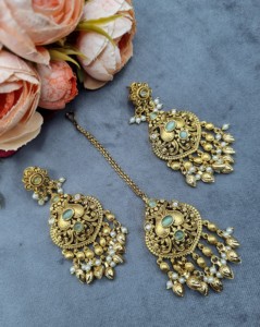 Pendientes y mangtika hechos a mano con diseño de hojas, flecos de perlas y baño de oro para mujer, conjunto combinado de joyería tradicional étnica. - Product Image 2