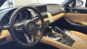 Mazda MX-5 Miata RF Grand Touring Cabriolet d'<span class=keywords><strong>occasion</strong></span> haut de gamme 2025 (2.0L 4 cylindres 6A) - Product Image 3