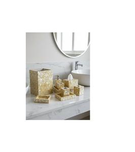 Ensemble d'accessoires de salle de bain élégant en nacre, comprenant un bol offrant un rangement fonctionnel avec une œuvre d'art coquillage attrayante - Product Image 1