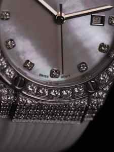 Reloj de pulsera para mujer, resistente al agua hasta 50m, cuarzo, 33mm, redondo, acero inoxidable, Alexander Ferros 2251FS-19, cristal de zafiro, hebilla de goma - Product Image 3