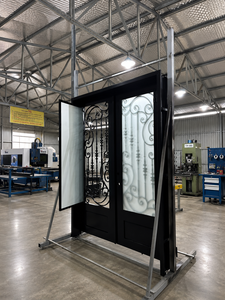 Porte d'entrée automatique résistante aux balles en acier forgé postmoderne TTD avec insert en verre, finition thermolaquée pour usage domestique - Product Image 1