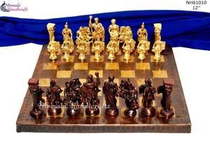 Nirmala Handicrafts - Jeu d'échecs artisanal en laiton, pièces noires et argentées, plateau orné de 12 pouces, design classique - Product Image 4