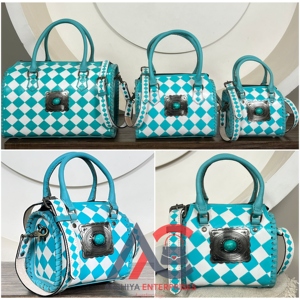 กระเป๋าหนังลายตารางสีเทอร์ควอยซ์และสีขาวสไตล์ตะวันตก  งานแฮนด์เมด  สะพายข้างหรือถือได้  เหมาะสำหรับเดินทาง  กระเป๋าเดินทางสำหรับผู้หญิง - Product Image 1