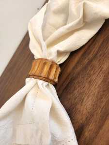 Anillos para Servilletas de Madera Tallados a Mano Estilo Vintage, Decoración de Mesa Moderna de Mediados de Siglo, Diseño Acanalado Estilo Acacia Natural, Comedor Rústico - Product Image 6
