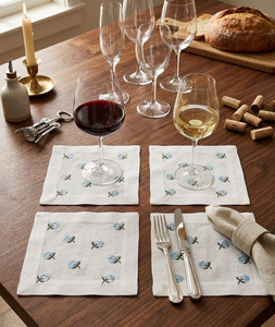 Servilletas de Cóctel Bordadas Personalizadas al por Mayor con Flores Azules, Tamaño Completo 6*6'', Duraderas, Reutilizables, de Lino, para Bebidas, Hogar, Eventos, Bares - Product Image 1