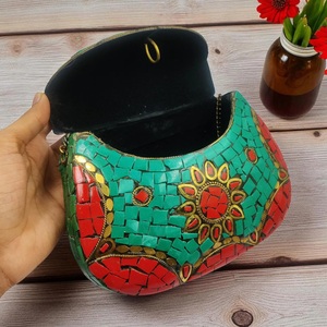 Bolso de mano metálico con pedrería multicolor pintada a mano, ecológico, elegante y con estilo para decoración de bodas y regalos. - Product Image 6