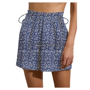 Short en tissu de coton imprimé à la main, avec cordon élastique à nouer à la taille, pour l'été, la plage, le sommeil, ou comme vêtement décontracté pour femme. - Product Image 1