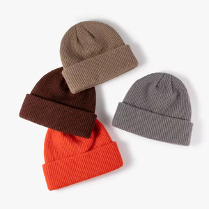 Nouveaux bonnets réversibles pour hommes et femmes, design automne-hiver, chauds, en tricot jacquard, avec inscription. - Product Image 4