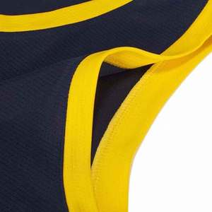 Conjunto de Uniforme Clásico de Baloncesto para Equipos |   Pantalones Cortos de Malla de Alta Densidad |   Diseño Personalizable sin Mangas de The Talent Sports - Product Image 5