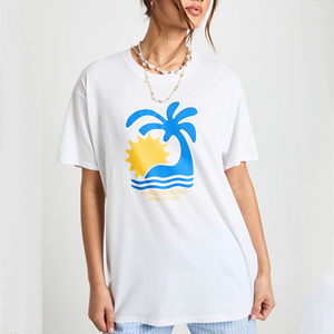 T-shirt graphique personnalisé OEM pour femme, coupe décontractée oversize, en polyester et coton, à manches courtes, style streetwear - Product Image 1
