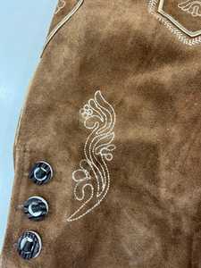 Shorts en cuir bavarois pour homme, taille haute, motif floral brodé, style vintage, fermeture boutonnée, longueur Bermuda - Product Image 5