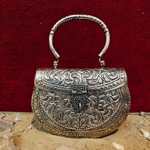 Sac de soirée en métal floral argenté antique à poignée incurvée pour événements formels, accessoire de luxe pour femmes, mariage, artisanat, commerce d'exportation - Product Image 1