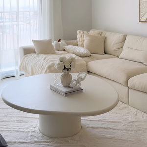 Table basse en micro-béton blanc cassé Vandana Astra Arista pour un décor de salon moderne - Product Image 1