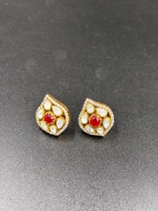 Pendientes de Plata Chapados en Oro con Flores y Piedras Rojas Dobles de Amaira Jewels para Mujer, Joyería para Fiestas - Product Image 1