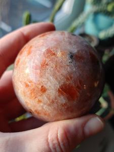 Boule de cristal polie en pierre de soleil de qualité unique pour l'énergie de guérison, la manifestation d'amour et la décoration spirituelle 100% pierre naturelle - Product Image 3