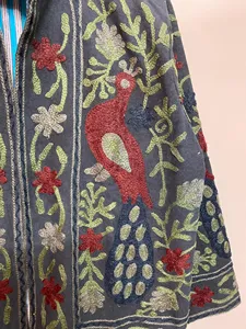 Veste en velours faite à la main, brodée Suzani, pour femme, motif paon, floral, bohème, ethnique, vintage, mode automne - Product Image 3